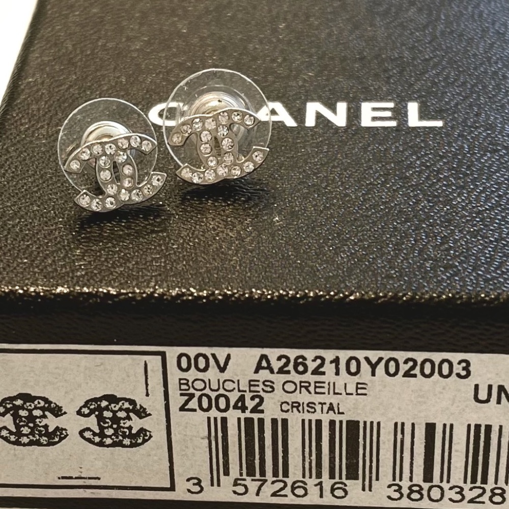Classic CC Chanel Earrings Silver Never been worn